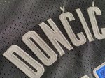 NBA 77 Doncic Dallas Mavericks M&N Maillot manche courte noir